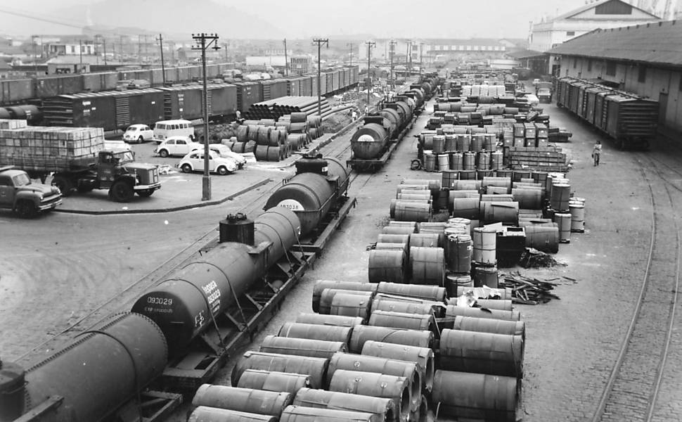 28.ago.1974 - Área de retaguarda do armazém (Crédito: Arquivo Codesp)