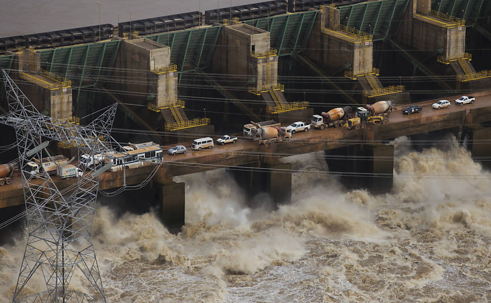 Vertedouro da hidrelétrica de Santo Antônio, em Rondônia