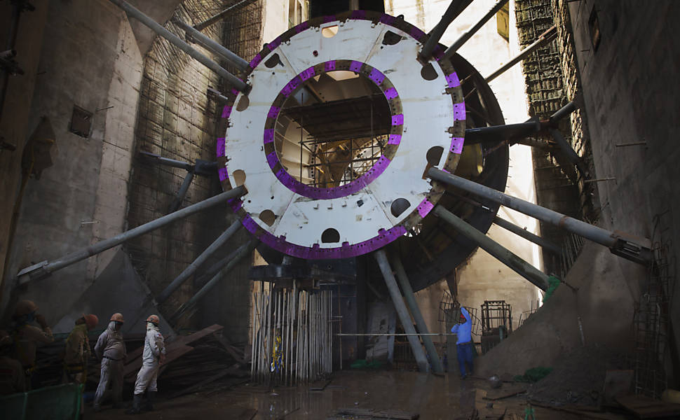 Montagem de uma virola da casa de força 4 da usina hidrelétrica de Santo Antônio no rio Madeira