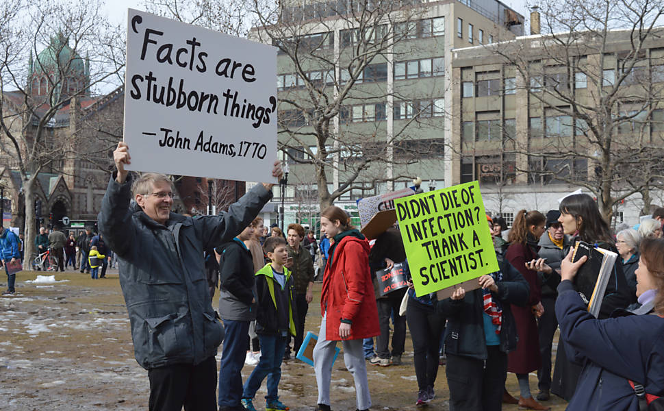 Protesto de cientistas e ativistas contra Trump