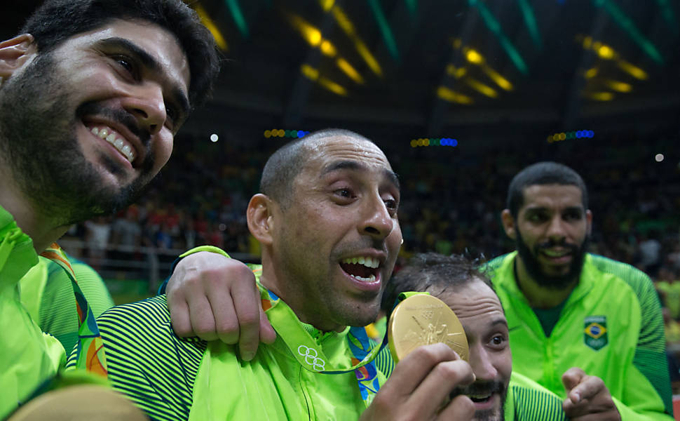 Brasil leva medalha de ouro em partida contra a Itália nas finais do Vôlei nas Olimpíadas Rio 2016