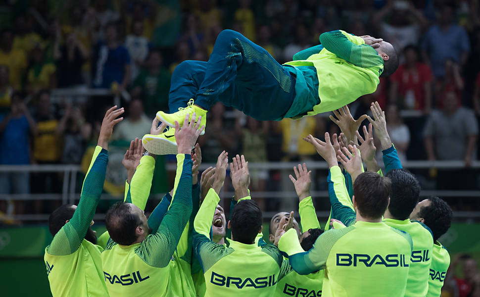 Brasil leva medalha de ouro em partida contra a Itália nas finais do Vôlei nas Olimpíadas Rio 2016