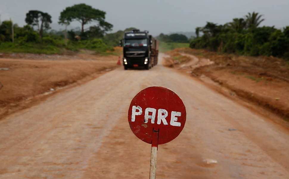 Atoleiro deixou motoristas presos na BR 163 por várias semanas no início deste ano