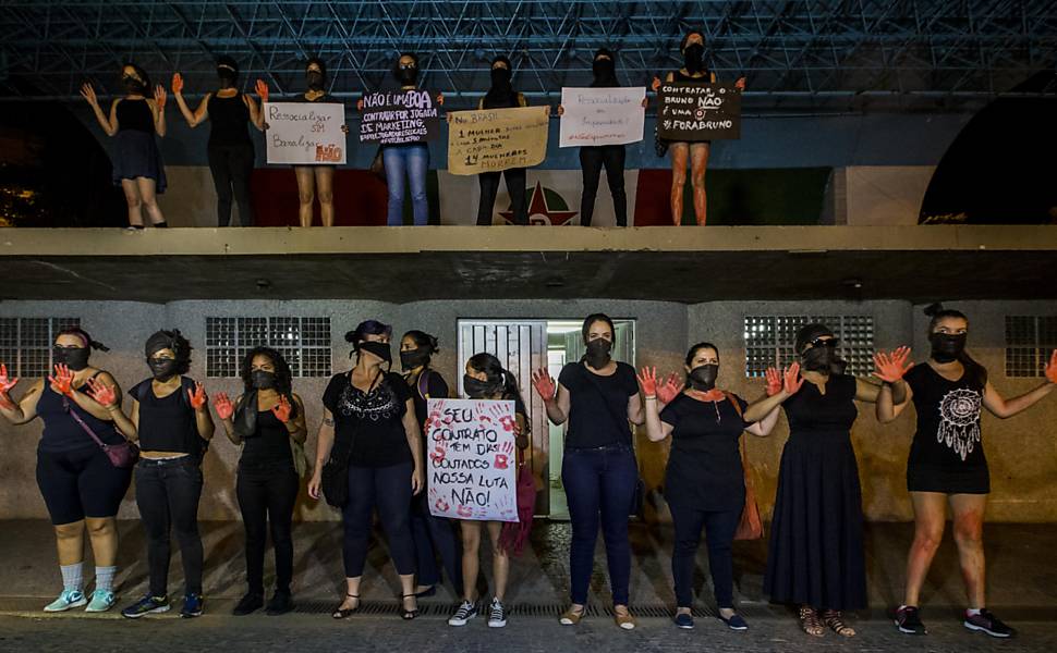 Time do goleiro Bruno joga final no Acre contra equipe da polícia -  11/09/2020 - Esporte - Folha