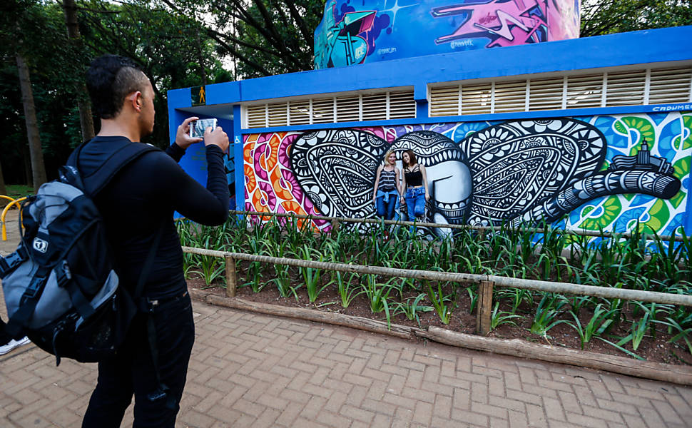 Grafites nos banheiros do Ibirapuera