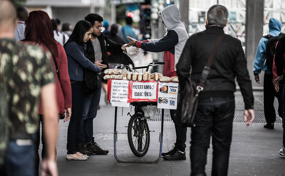 Ambulantes vendem café na Paulista