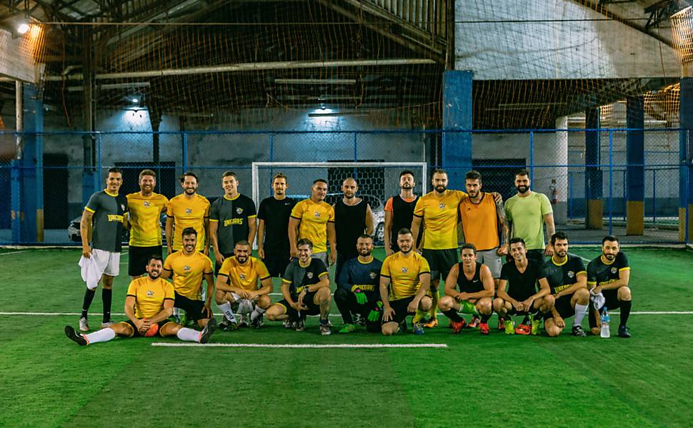 Parada Gay 2017: Uma noite de futebol com o Unicorns FC, o time que joga  contra a homofobia, Esportes