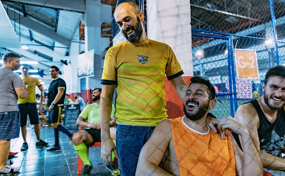 Parada Gay 2017: Uma noite de futebol com o Unicorns FC, o time que joga  contra a homofobia, Esportes