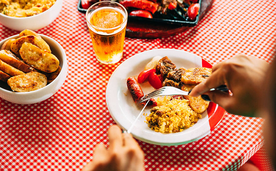 Comida di Buteco: creme de macaxeira com charque e cebola na brasa é um dos  pratos que concorrem no festival, Pernambuco