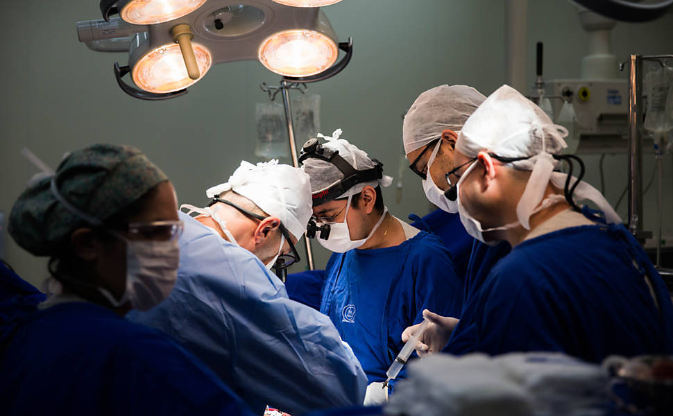 Também foram 125 mil cirurgias e 1.200 transplantes