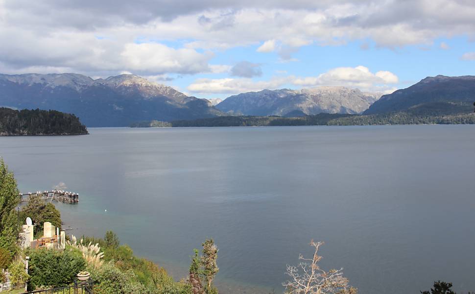 Lago na Patagônia argentina, onde é possível fazer passeios de barco pela região