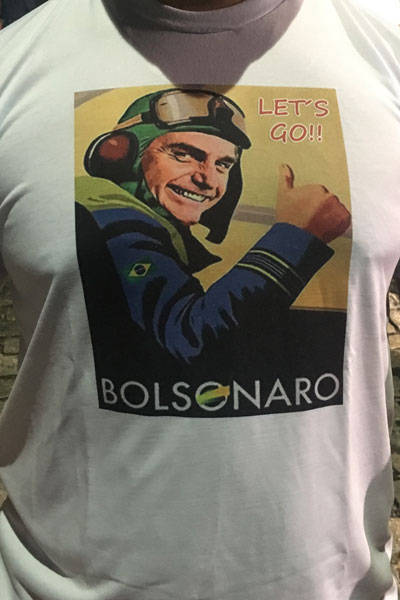 Camisas de admiradores do Bolsonaro