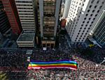 Parada do Orgulho LGBT de São Paulo - APOGLBT desfila agora em São Paulo, por direitos, por diretas, por respeito, por um estado laico