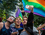 Parada do Orgulho LGBT de São Paulo - APOGLBT desfila agora em São Paulo, por direitos, por diretas, por respeito, por um estado laico