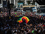 Parada do Orgulho LGBT de São Paulo - APOGLBT desfila agora em São Paulo, por direitos, por diretas, por respeito, por um estado laico