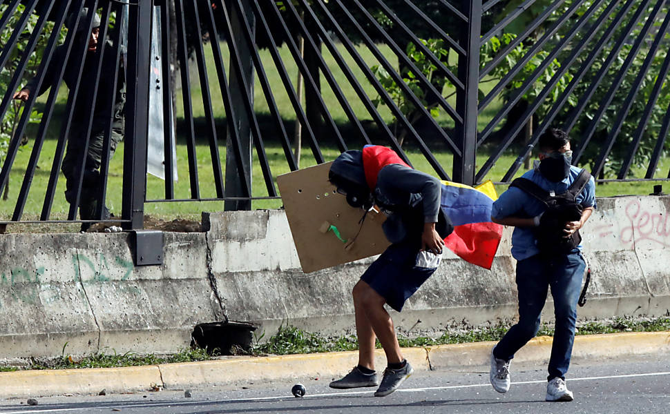 Estudante morre após ser baleado em manifestação na Venezuela