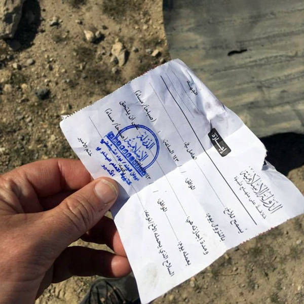 Este é um dos papeis com o selo de uma mesquita no leste de Mosul