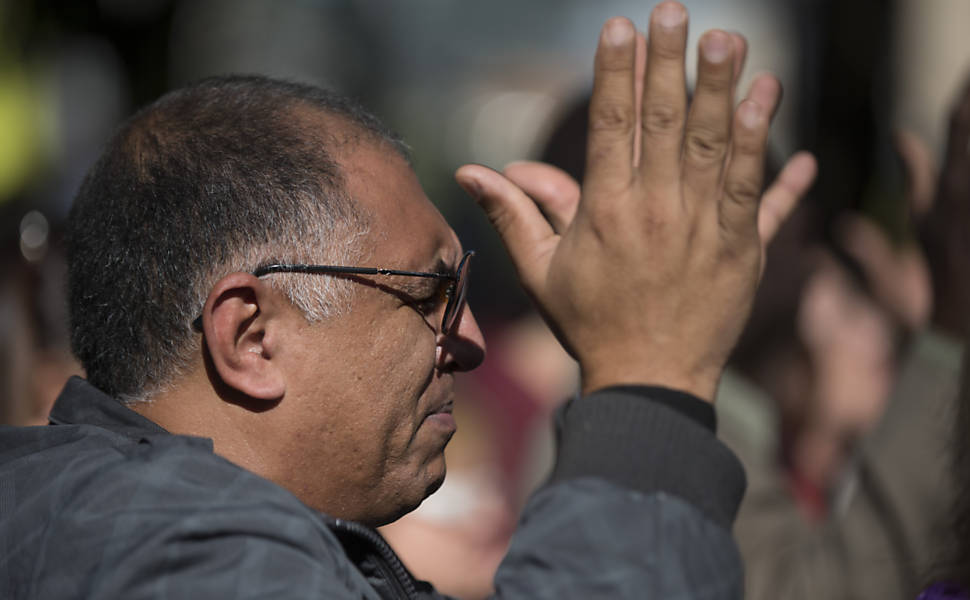 Cerca de 6.000 fiéis se reuniram para ouvir o bispo Edir Macedo na praça Jardim do Méier, no Rio de Janeiro