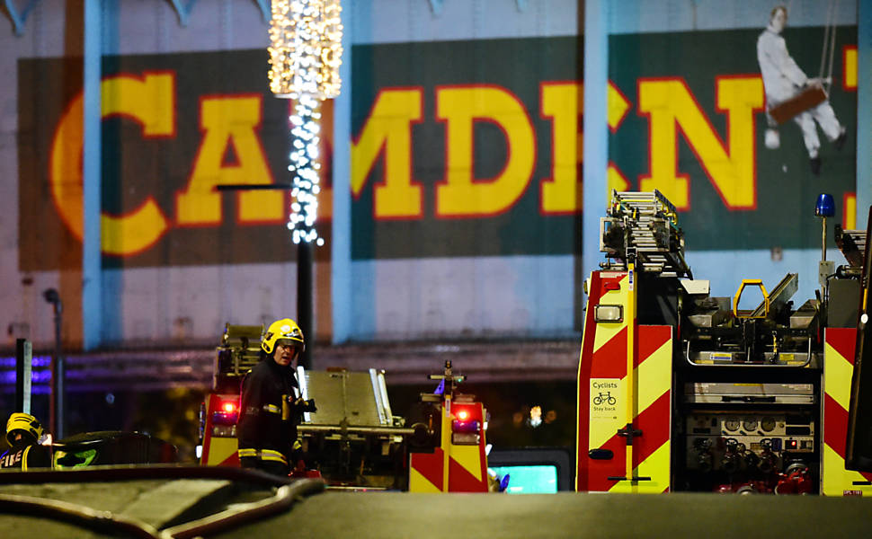 Incêndio atinge Camden Market em Londres