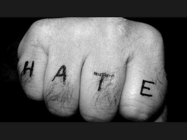 'Tenho vergonha das minhas tatuagens neonazistas'