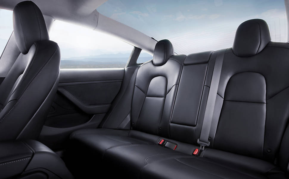 Bancos do Model 3 da Tesla, tentativa da empresa de rentabilizar com carros elétricos