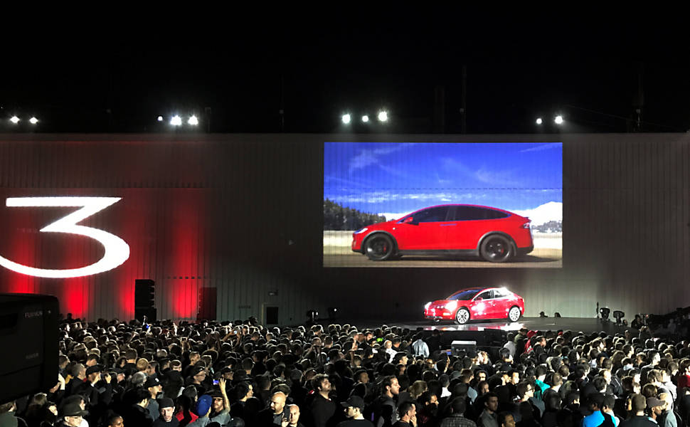 Tesla lança carro elétrico acessível