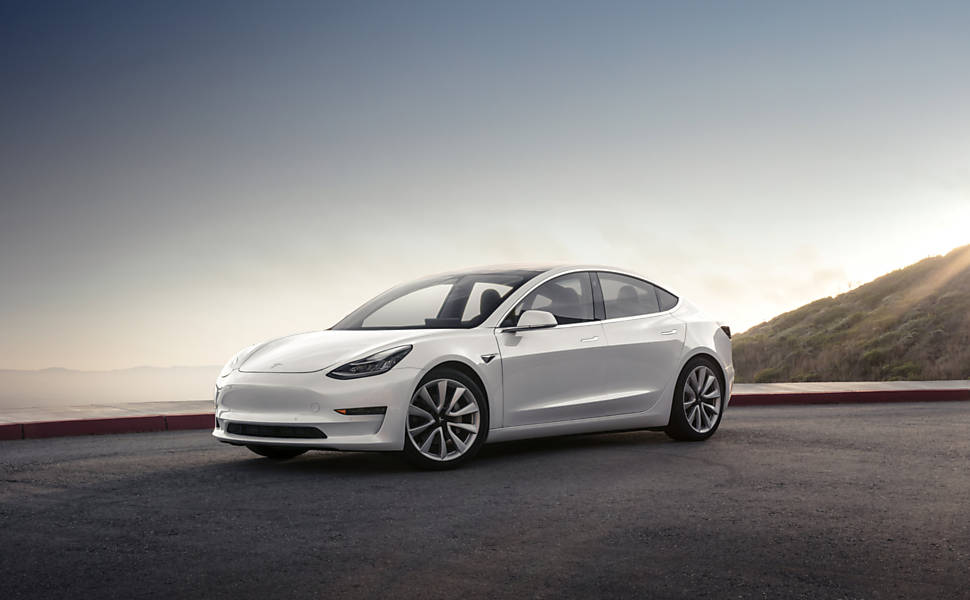 Tesla apresenta Model 3