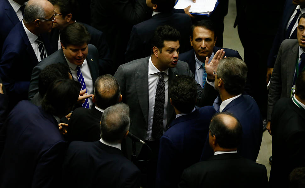 O deputado Leonardo Picciani (PMDB-RJ), ministro do esporte que foi exonerado para votar contra a denúncia