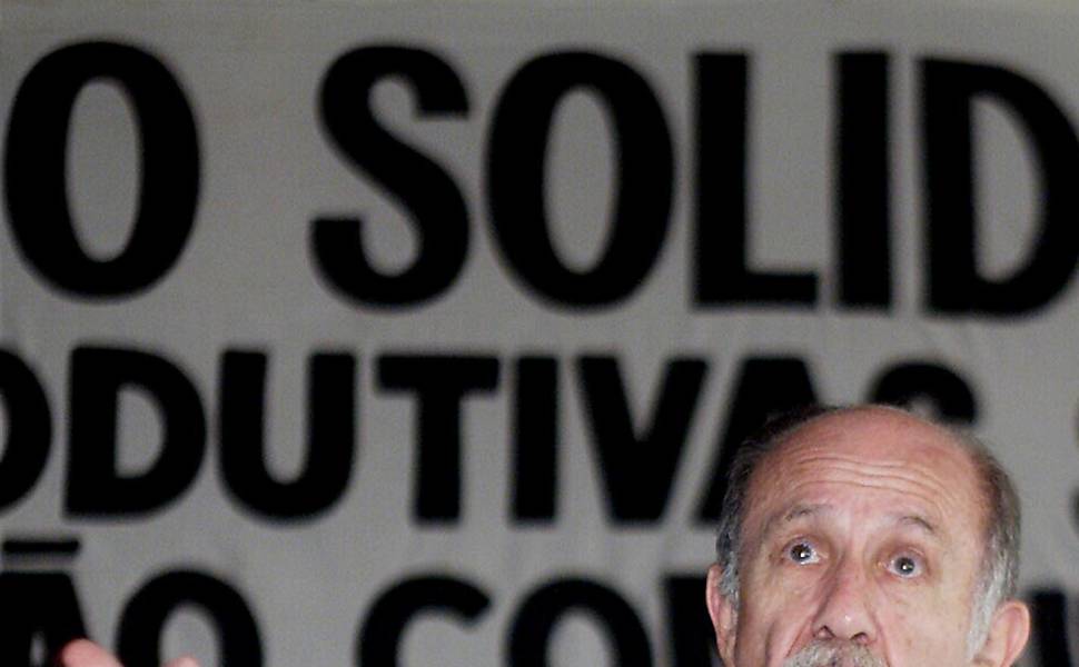 Paul Singer, que foi Secretário Nacional de Economia Solidária, no Fórum Brasileiro sobre o tema em 2003