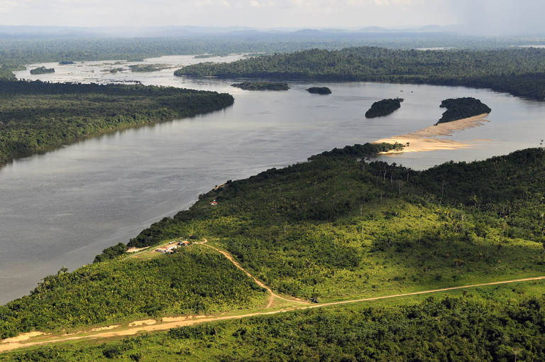 No Amapá, Bolsonaro defende explorar Amazônia e reserva mineral