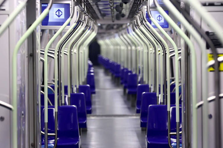 Parte interna de trem que funcionará na linha 5-lilás