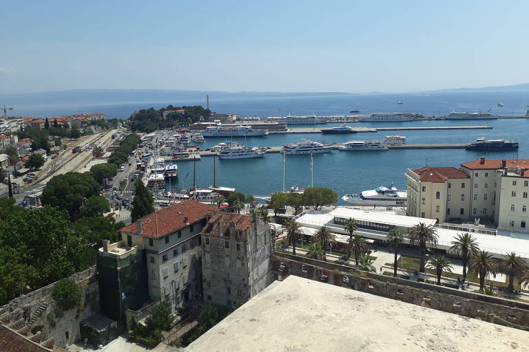 Curtindo a turística cidade de Split na Croácia