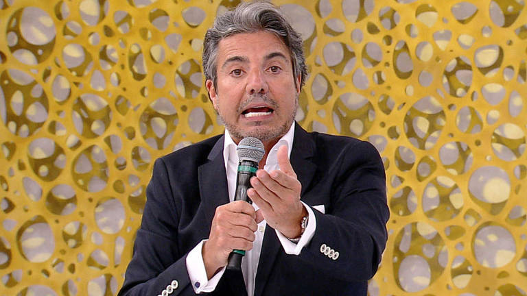 O apresentador João Kléber no "SuperPop", de Luciana Gimenez