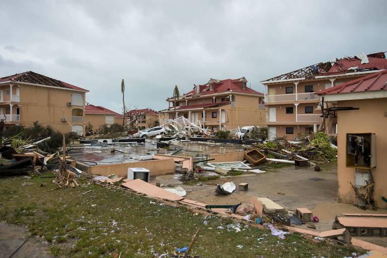 A photo taken on September 6, 2017 shows damage outside "Le flamboyant" hotel and resort in Marigot, on the Bay of Nettle, on the island of Saint-Martin in the northeast Caribbean, after the passage of Hurricane Irma. France, the Netherlands and Britain on September 7 sent water, emergency rations and rescue teams to their stricken territories in the Caribbean hit by Hurricane Irma, which has killed at least 10 people. The worst-affected island so far is Saint Martin, which is divided between the Netherlands and France, where eight of the 10 confirmed deaths took place. / AFP PHOTO / Lionel CHAMOISEAU