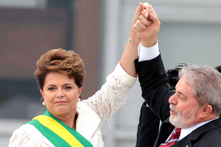 Gozando de altos índices de popularidade, emplaca em 2010 sua sucessora no Planalto, a ex-ministra da Casa Civil Dilma Rousseff