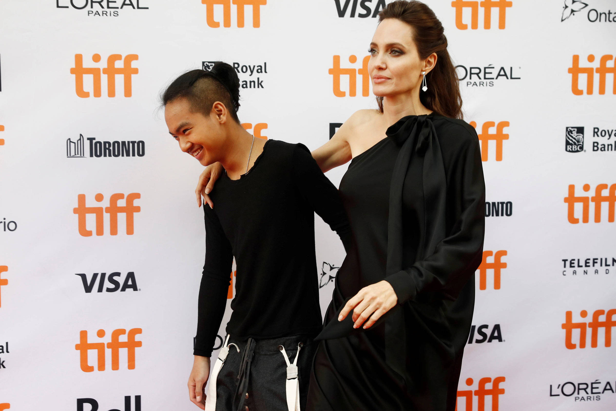 Filho mais velho de Angeline Jolie faz rara aparição ao lado da atriz, Zappeando Celebs