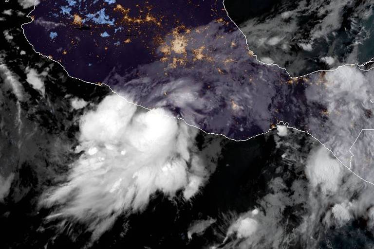 Imagem de satlite mostra a aproximao do furaco Max ao Mxico