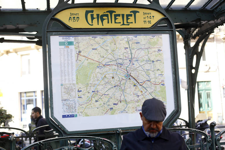 Estao de metr Chtelet, em Paris, onde homem com faca atacou militar nesta sexta