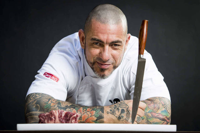Na foto, o chef de cozinha e empresário, que participa do programa Masterchef, Henrique Fogaça (41), em seu restaurante Sal