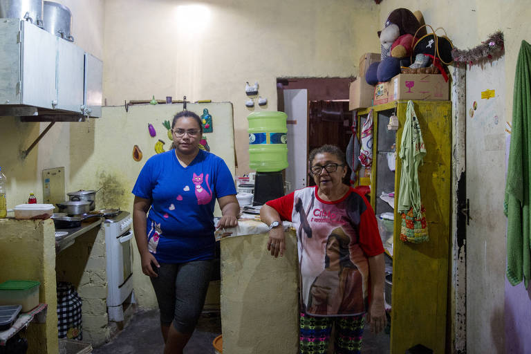 Em Fortaleza, Joana d'Arc de Vasconcellos, e sua filha Vittoria, 17, que tem hipertensão e distúrbio hormonal relacionados à obesidade