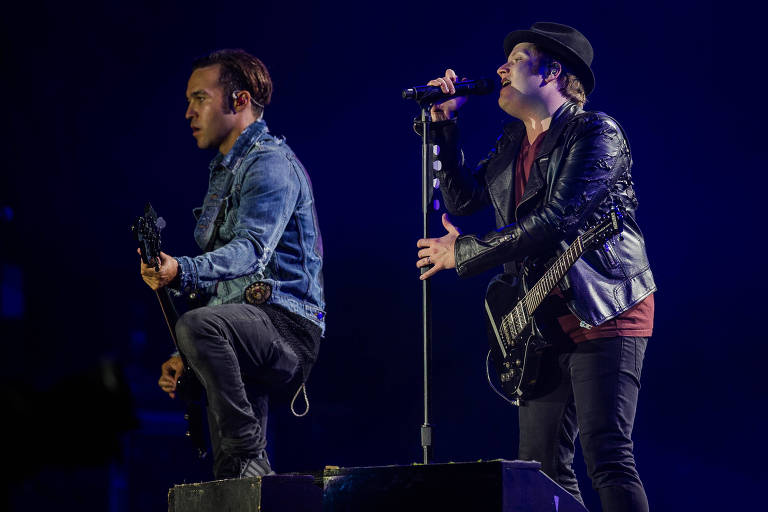 Pete Wentz e Patrick Stump, da banda Fall Out Boy, em show no Rock in Rio