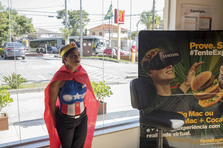 Uma recepcionista do McDonalds em São Paulo. A empresa doou 1,7 milhão de reais a candidatos ao Congresso em 2014