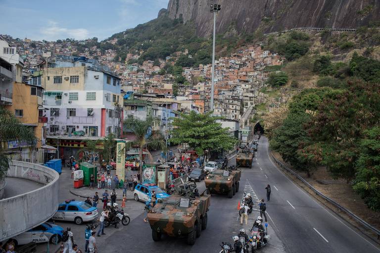 Rio Favela Turns Into War Zone