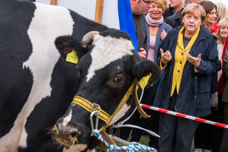 Angela Merkel faz campanha em feira rural em Lauterbach, na Alemanha