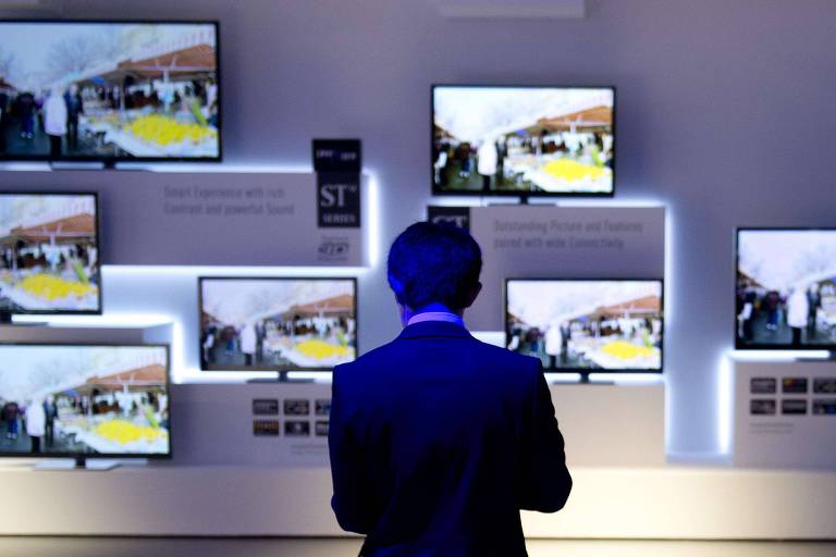 Televisores expostos em feira na Alemanha