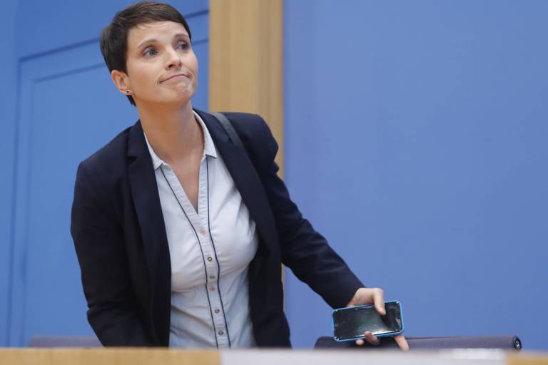  Frauke Petry, vice-lder do partido de direita ultranacionalista AfD (Alternativa para a Alemanha)