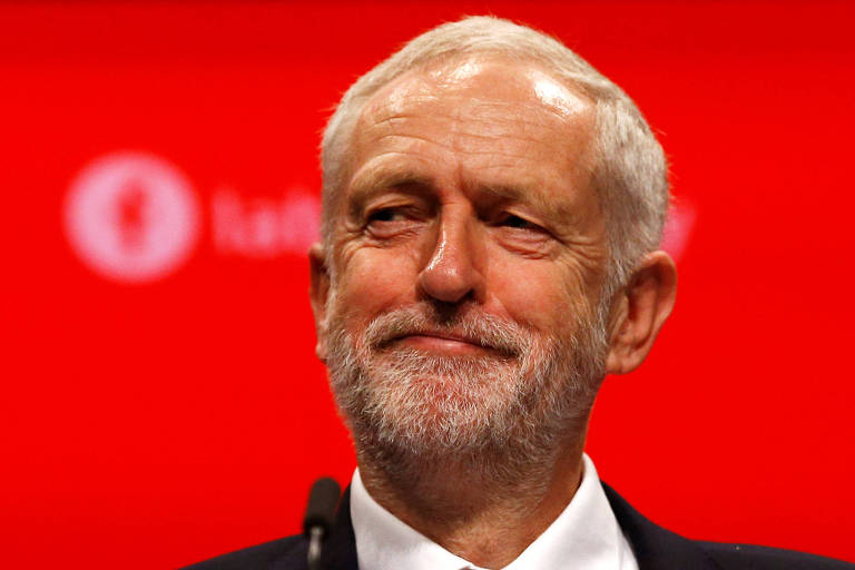O lder trabalhista Jeremy Corbyn durante discurso em Brighton nesta quarta (27)