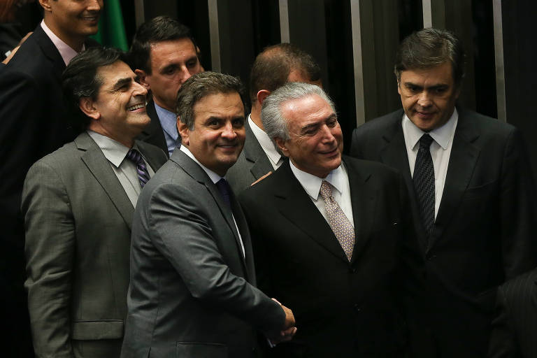 Resultado de imagem para DOS 44 SENADORES QUE VOTARAM A FAVOR DE AÉCIO, 19 SÃO ALVO DA LAVA JATO:charges