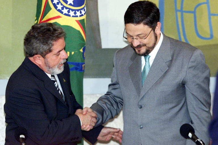Lula e Antonio Palocci durante reunião do Conselho Econômico e Social, no Palácio do Planalto, em Brasília