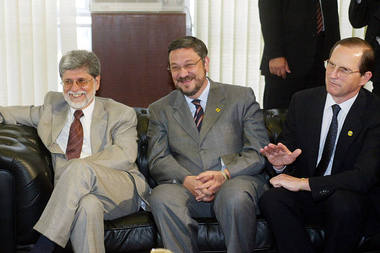 Em 26.ago.2004, Celso Amorim, Antonio Palocci e Luiz Fernando Furlan durante a reunião do presidente Lula com o presidente do Paraguai, Nicanor Duarte, no Palácio do Itamaraty, em Brasília